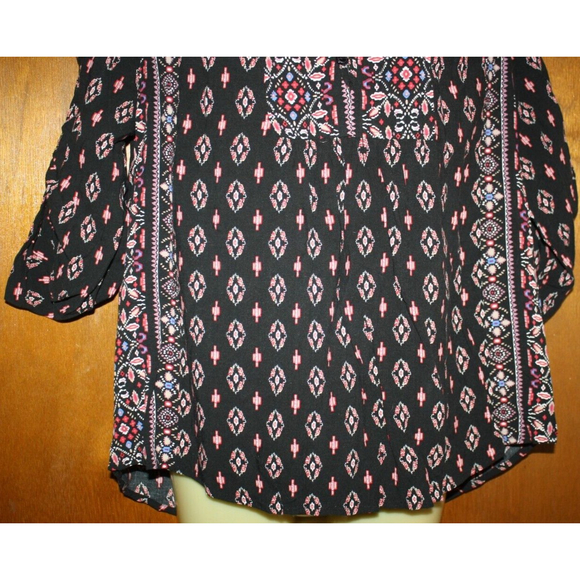American Rag Aztec Print Blouse Roll Up Sleeves Black Red Button Front Sz S GUC - Picture 3 of 5